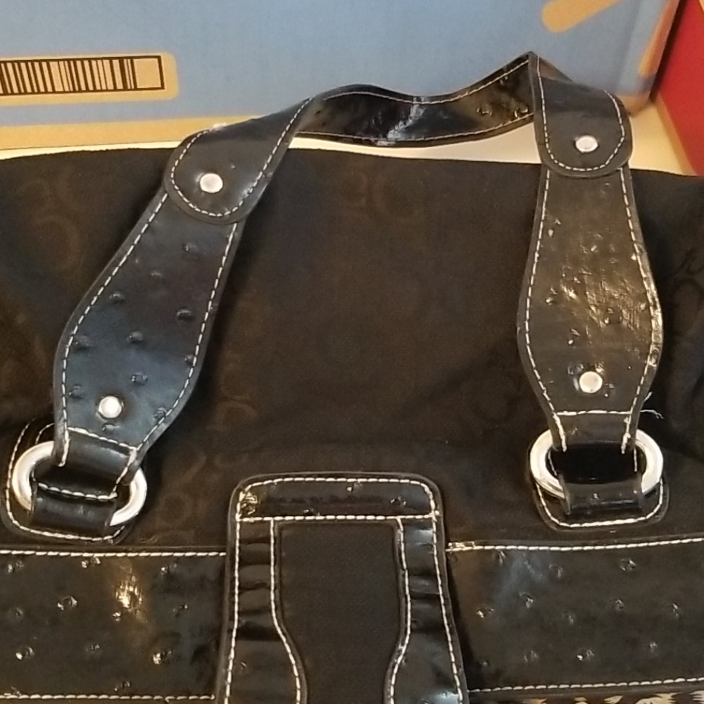 Guess purse - Picture 8 of 16